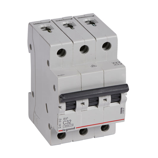 INTERRUPTOR TERMOMAGNETICO 3X32A C6  06KA 419887